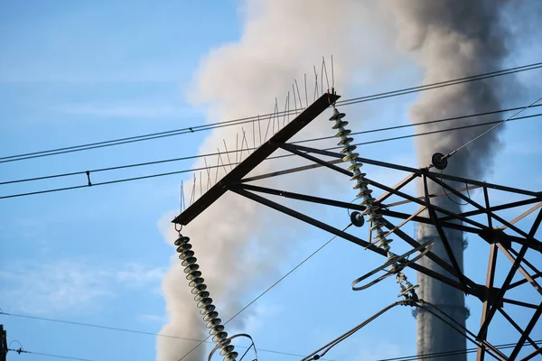 Pilones Eléctricos Alto Voltaje Contra Las Tuberías Altas Central Eléctrica —  Fotos de Stock