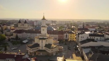 Eski Avrupa mimarisine sahip İvano-Frankivsk şehrinin tarihi manzarası