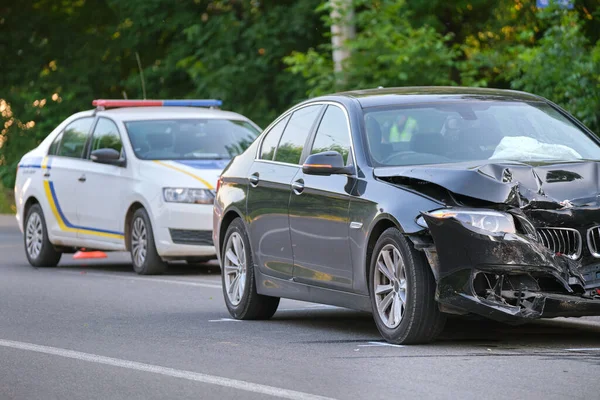 Uszkodzony Ciężkim Samochodzie Miejscu Wypadku Koncepcja Bezpieczeństwa Ruchu Drogowego Ubezpieczenia — Zdjęcie stockowe