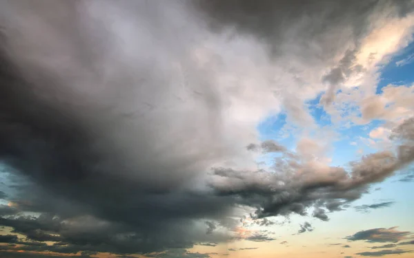 Paisaje Nubes Oscuras Que Forman Cielo Tormentoso Durante Tormenta — Foto de Stock