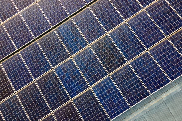 Primer Plano Superficie Los Paneles Solares Fotovoltaicos Azules Montados Techo — Foto de Stock