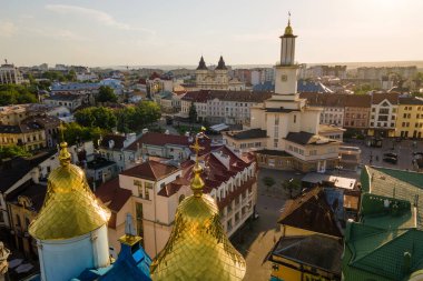 Eski Avrupa mimarisine sahip İvano-Frankivsk şehrinin tarihi manzarası