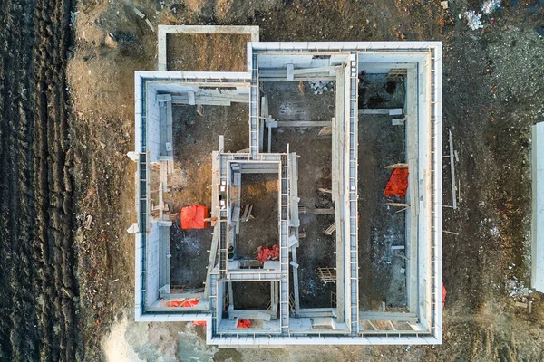 Veduta aerea del telaio incompiuto di fondazione casa privata in costruzione — Foto Stock