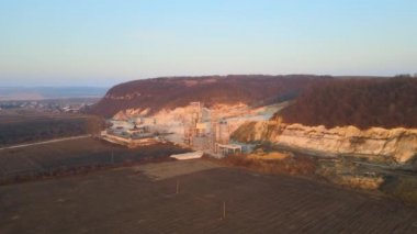 İnşaat kum taşı malzemelerinin açık çukur kazımı