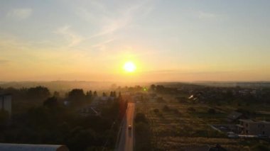 Kuru otlardan çıkan zirai atıkların ve kuru havayla yanan saman sakallarının havadan görünüşü tarım arazilerindeki kurak mevsimde küresel ısınma ve kanserojen gazlara neden oluyor..