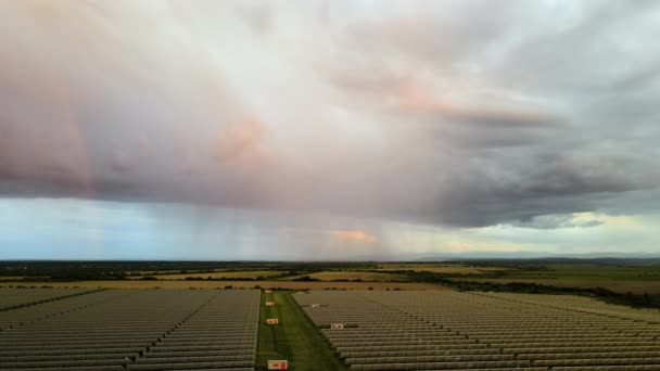 Landscape of dark clouds forming on stormy sky during thunderstorm over farmlands — Vídeo de Stock