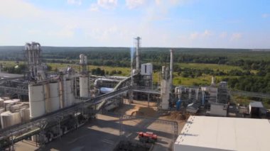 Petrol ve gaz rafinerisi yüksek rafineri fabrikası üretim yapısına sahip petrokimya fabrikasının havadan görünüşü