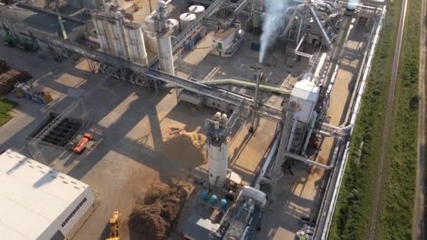 Αεροφωτογραφία πετροχημικού εργοστασίου διύλισης πετρελαίου και φυσικού αερίου με δομή κατασκευής ψηλού διυλιστηρίου — Αρχείο Βίντεο