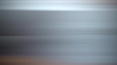 Çizgisel şekil ve renkleri değiştiren soyut, bulanık, hareketli arkaplan. Sunumlar için dokulu ışıltılı arkaplan