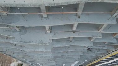 Monolitik çerçevesi yapım aşamasında olan yüksek konutlu bir apartman. Gayrimenkul geliştirme