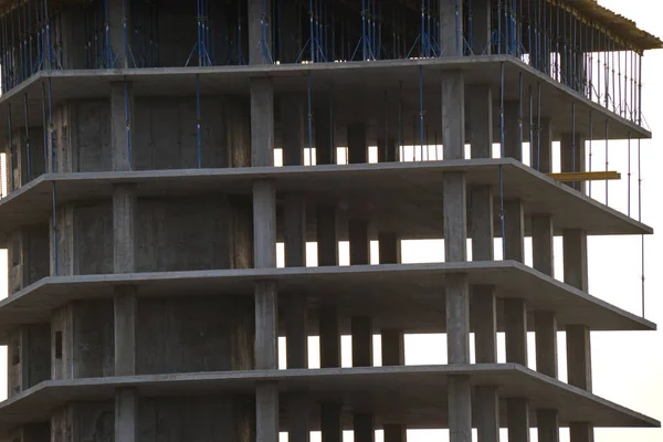 İnşaat halindeki tek katlı beton binanın mimari ayrıntıları. Gayrimenkul geliştirme — Stok fotoğraf
