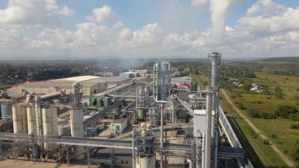 Luftfoto af fabrik med høj plante fremstilling struktur. Globalt produktions- og produktionskoncept – Stock-video
