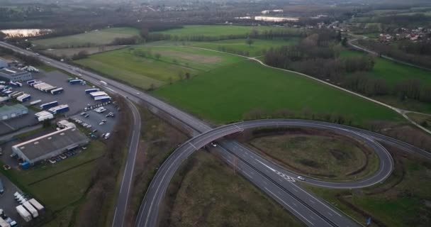 Aerial view of highway road intersection with fast moving heavy traffic. Intercity transportation with many cars and trucks — ストック動画