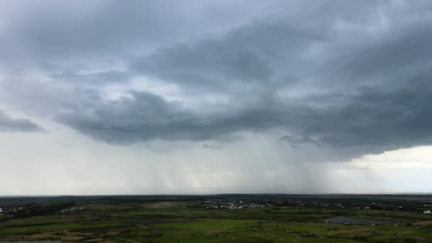 地方の雷雨の際に形成される暗い雲の風景 — ストック動画