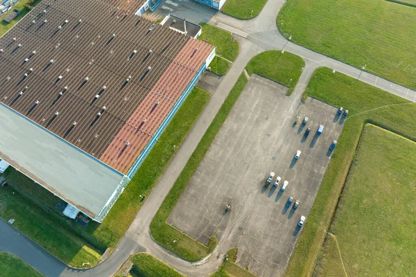 工业设备生产和运输新厂房的空中景观 — 图库照片