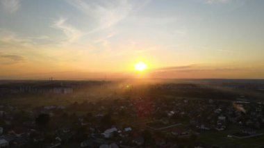 Kuru ot ve saman sakallarından çıkan zirai atıkların havadan görünüşü tarım arazilerinde kurak mevsim boyunca yoğun dumanla yanarak hava kirletmektedir.