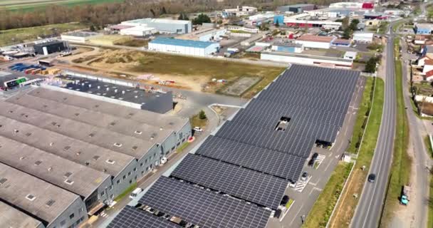 Aerial view of solar panels installed as shade roof over parking lot with parked cars for effective generation of clean electricity. Photovoltaic technology integrated in urban infrastructure — 비디오