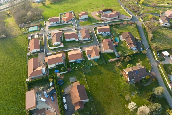 Aerial view of residential houses in green suburban rural area — Foto de Stock