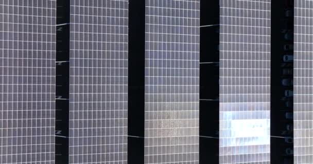 Vue Aérienne Des Panneaux Solaires Installés Comme Toit Ombragé Sur — Video