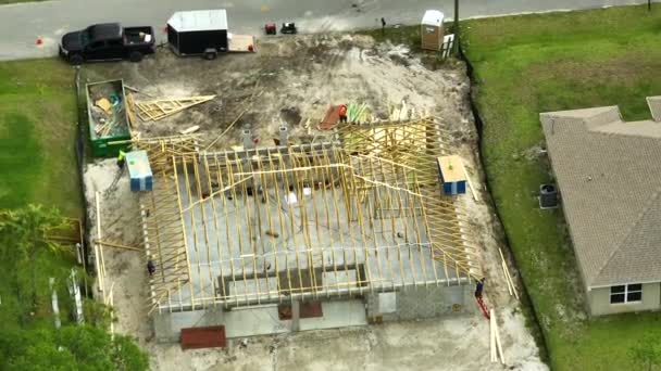 Aerial View Suburban Private House Wit Wooden Roof Frame Construction — Stockvideo
