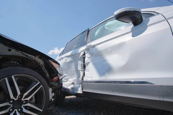 Auto Crashten Zwaar Bij Een Verkeersongeval Een Aanrijding Straat Verkeersveiligheid — Stockfoto