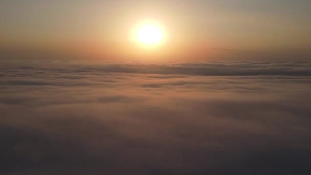 Yükseklerden Gökyüzü Manzarası Akşamları Yoğun Kabarık Kümülüs Bulutları Uçuşuyor Uçak — Stok video