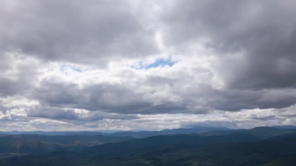 Uitzicht Vanuit Lucht Vanaf Grote Hoogte Van Verre Berghellingen Bedekt — Stockvideo