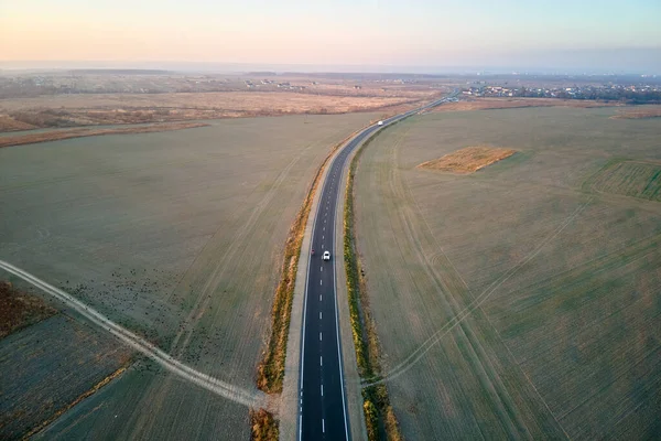 Vista Aérea Estrada Interurbana Com Carro Condução Rápido Borrado Pôr — Fotografia de Stock