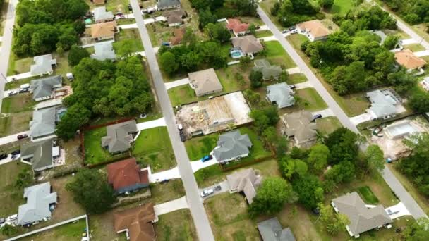 Aerial View Suburban Private House Wit Wooden Roof Frame Construction — Stockvideo