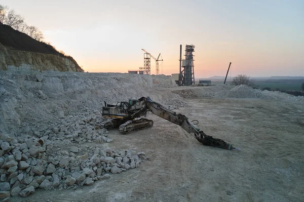 Tagebaugrube Für Baumaterialien Aus Sandstein Mit Baggerausrüstung Zum Ausheben Von — Stockfoto