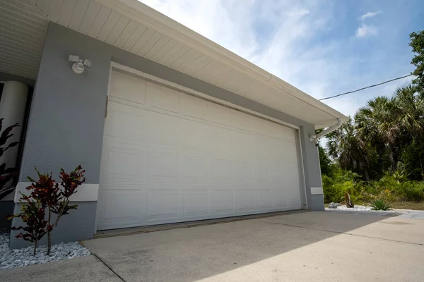 Wide Garage Double Door Concrete Driveway New Modern American House — Foto de Stock