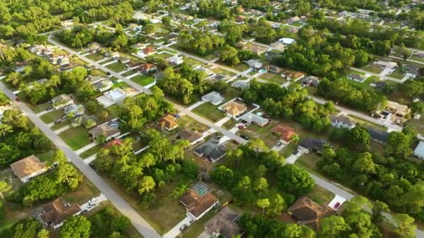 Aerial Landscape View Suburban Private Houses Green Palm Trees Florida — Vídeos de Stock