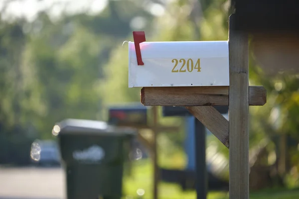 Τυπική Αμερικανική Εξωτερική Ταχυδρομική Θυρίδα Στην Προαστιακή Πλευρά Του Δρόμου — Φωτογραφία Αρχείου