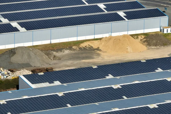 Vista Aérea Usina Energia Solar Com Painéis Fotovoltaicos Azuis Montados — Fotografia de Stock