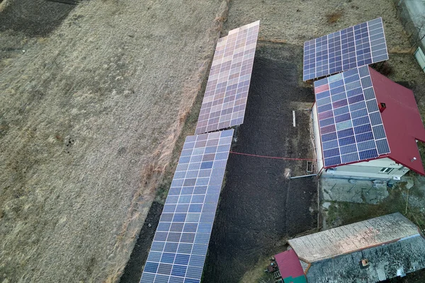 Maison Résidentielle Avec Toit Recouvert Panneaux Solaires Photovoltaïques Pour Production — Photo