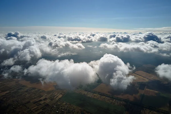 Letecký Pohled Okna Letadla Vysoké Nadmořské Výšce Země Pokrytý Bílými — Stock fotografie