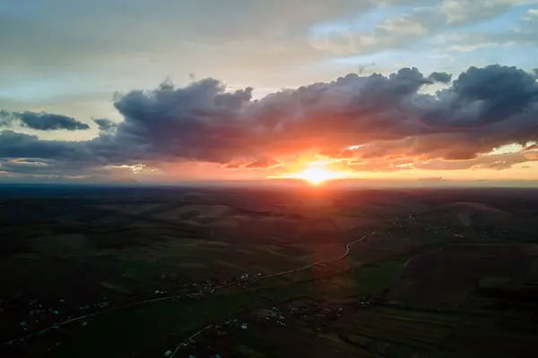 Céu Colorido Brilhante Por Sol Com Pôr Sol Nuvens Vibrantes — Fotografia de Stock