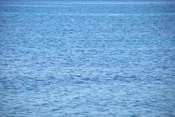 Крупный План Морской Поверхности Голубой Морской Воды Небольшими Волнами — стоковое фото