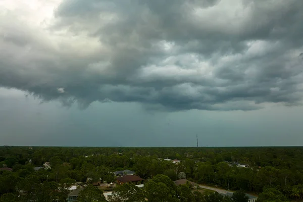 Landscape Dark Ominous Clouds Forming Stormy Sky Heavy Thunderstorm Rural — Foto de Stock