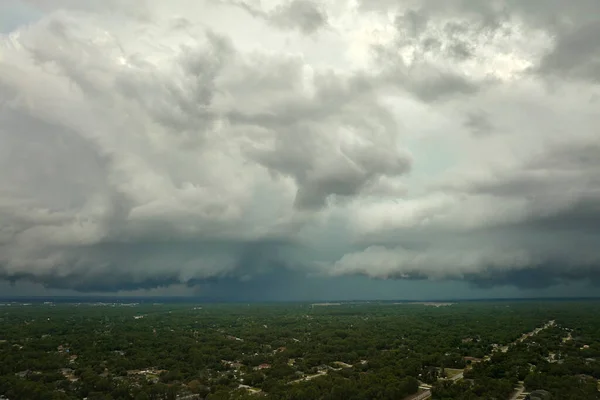 Paisaje Oscuras Nubes Ominosas Que Forman Cielo Tormentoso Antes Fuertes — Foto de Stock