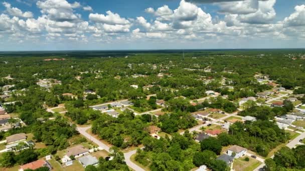 Aerial View Green Small Town America Suburban Landscape Private Homes — Vídeos de Stock