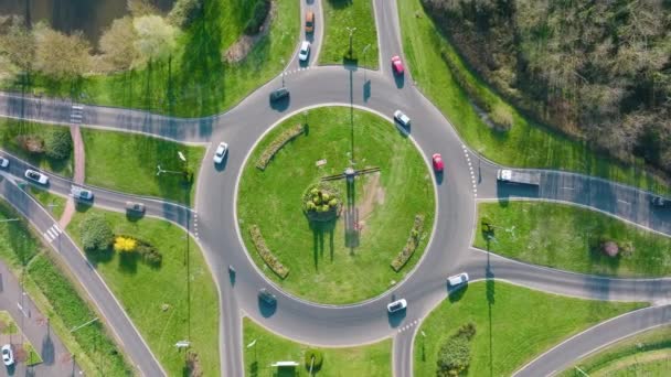 Aerial View Road Roundabout Intersection Fast Moving Heavy Traffic Urban — ストック動画