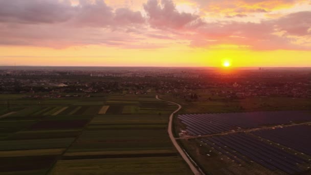 Luftaufnahme Eines Bau Befindlichen Großen Elektrizitätswerks Mit Vielen Reihen Von — Stockvideo