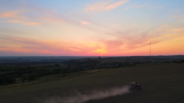 Tractor Spraying Fertilizers Insecticide Herbicide Chemicals Agricultural Field Sunset — Stock video