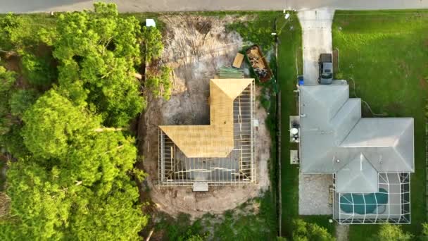 Aerial View Residential Private Home Wooden Roofing Structure Construction Florida — Stockvideo