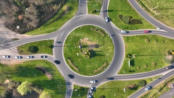 Aerial View Road Roundabout Intersection Fast Moving Heavy Traffic Urban — ストック動画