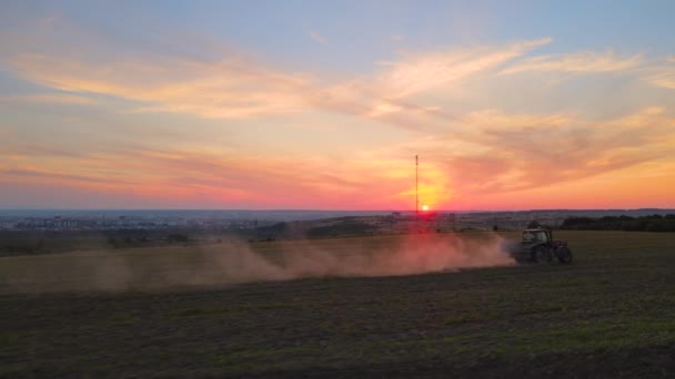 Tractor Spraying Fertilizers Insecticide Herbicide Chemicals Agricultural Field Sunset — Wideo stockowe