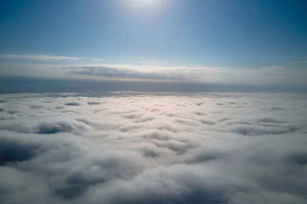 Vista Aérea Desde Gran Altitud Tierra Cubierta Nubes Lluviosas Hinchadas —  Fotos de Stock