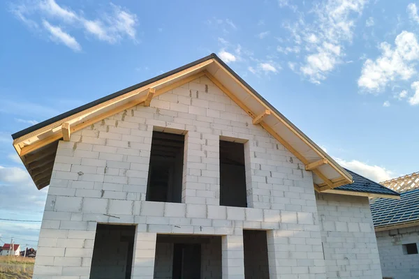 Luftaufnahme Eines Unfertigen Hauses Mit Porenbeton Leichtbetonwänden Und Holzdachrahmen Mit — Stockfoto