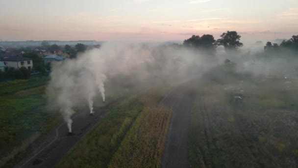 Flygfoto Över Jordbruksavfall Brasor Från Torrt Gräs Och Halm Stubb — Stockvideo